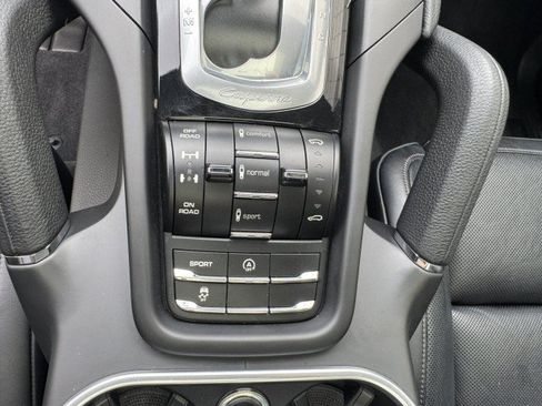 Used 2014 Porsche Cayenne S AWD/4WD image 28