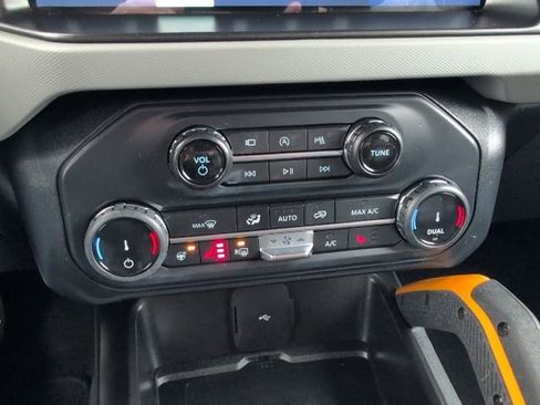 Used 2022 Ford Bronco Badlands image 21