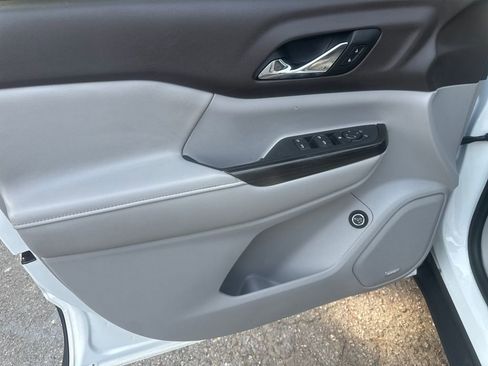 Used 2018 GMC Acadia SLT FWD image 10