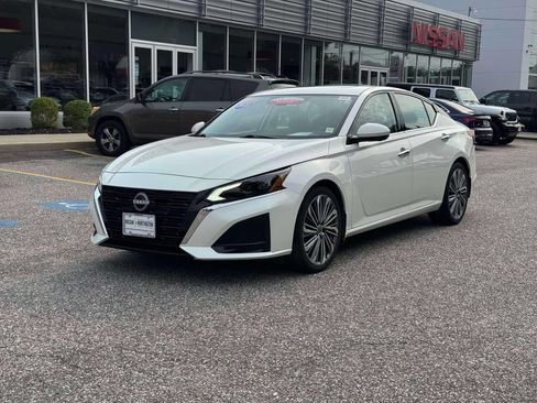 Used 2025 Nissan Altima 2.5 SL FWD image 4