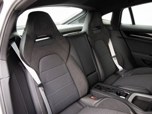 Certified 2024 Porsche Panamera 4 image 27