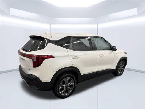 Used 2024 Kia Seltos LX AWD/4WD image 5