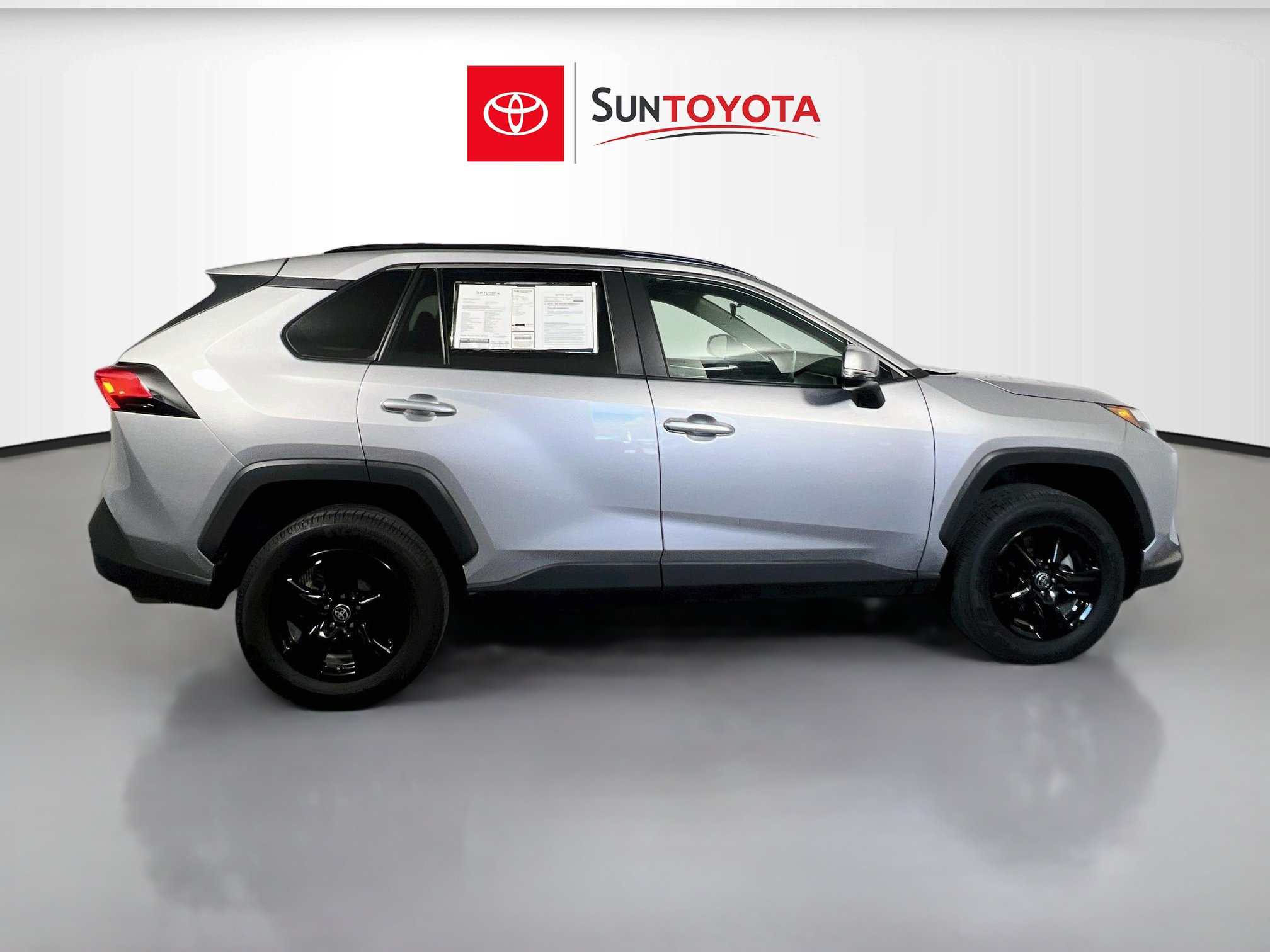 Used 2024 Toyota RAV4 XLE FWD image 2