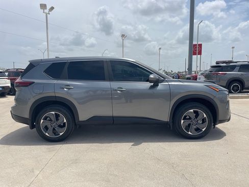 Certified 2025 Nissan Rogue SV FWD image 6
