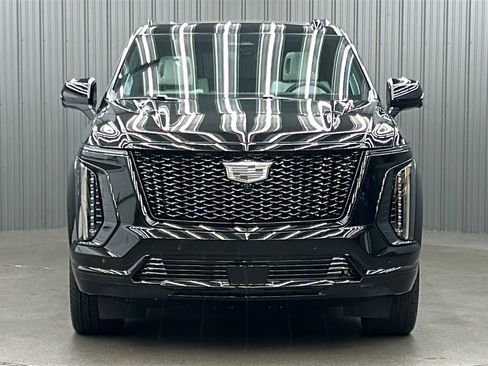 Used 2025 Cadillac Escalade Sport Platinum w/ LPO, ONYX Package image 8