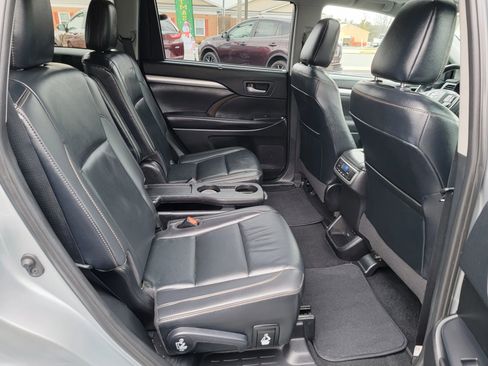 Used 2019 Toyota Highlander XLE image 17