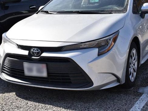 Used 2025 Toyota Corolla LE image 2