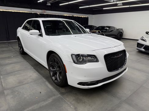 Used 2023 Chrysler 300 S image 9