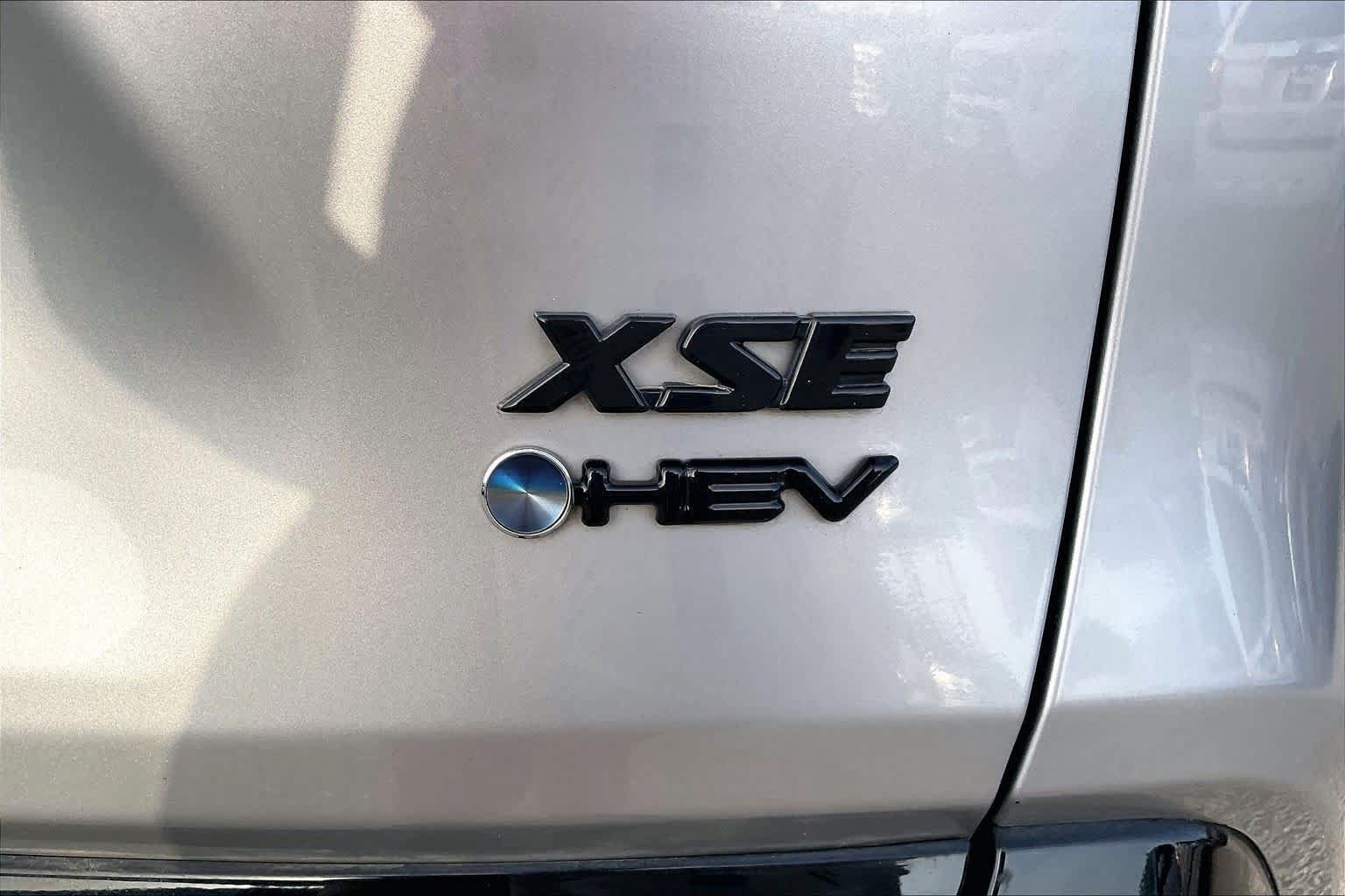 Used 2025 Toyota RAV4 XSE AWD/4WD image 10