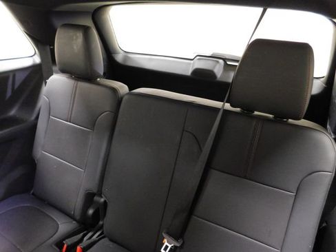 Used 2023 Chevrolet Traverse RS image 35