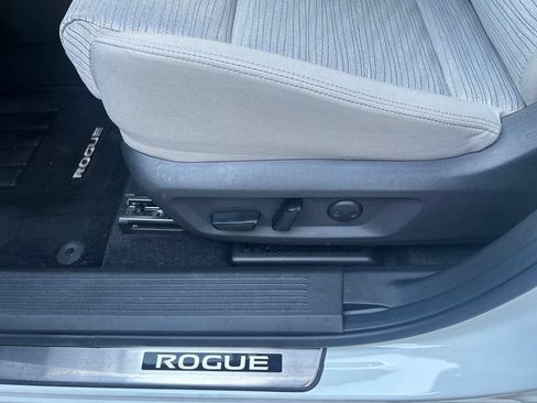 Certified 2023 Nissan Rogue SV FWD image 19