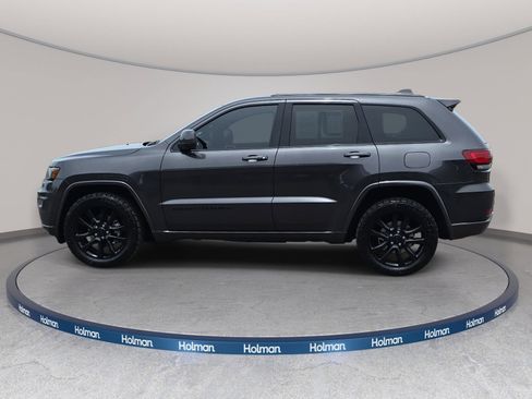 Used 2018 Jeep Grand Cherokee Altitude AWD/4WD image 9
