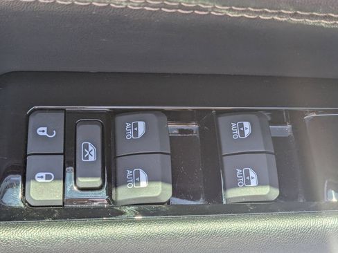 Used 2024 Jeep Wagoneer 4WD image 12