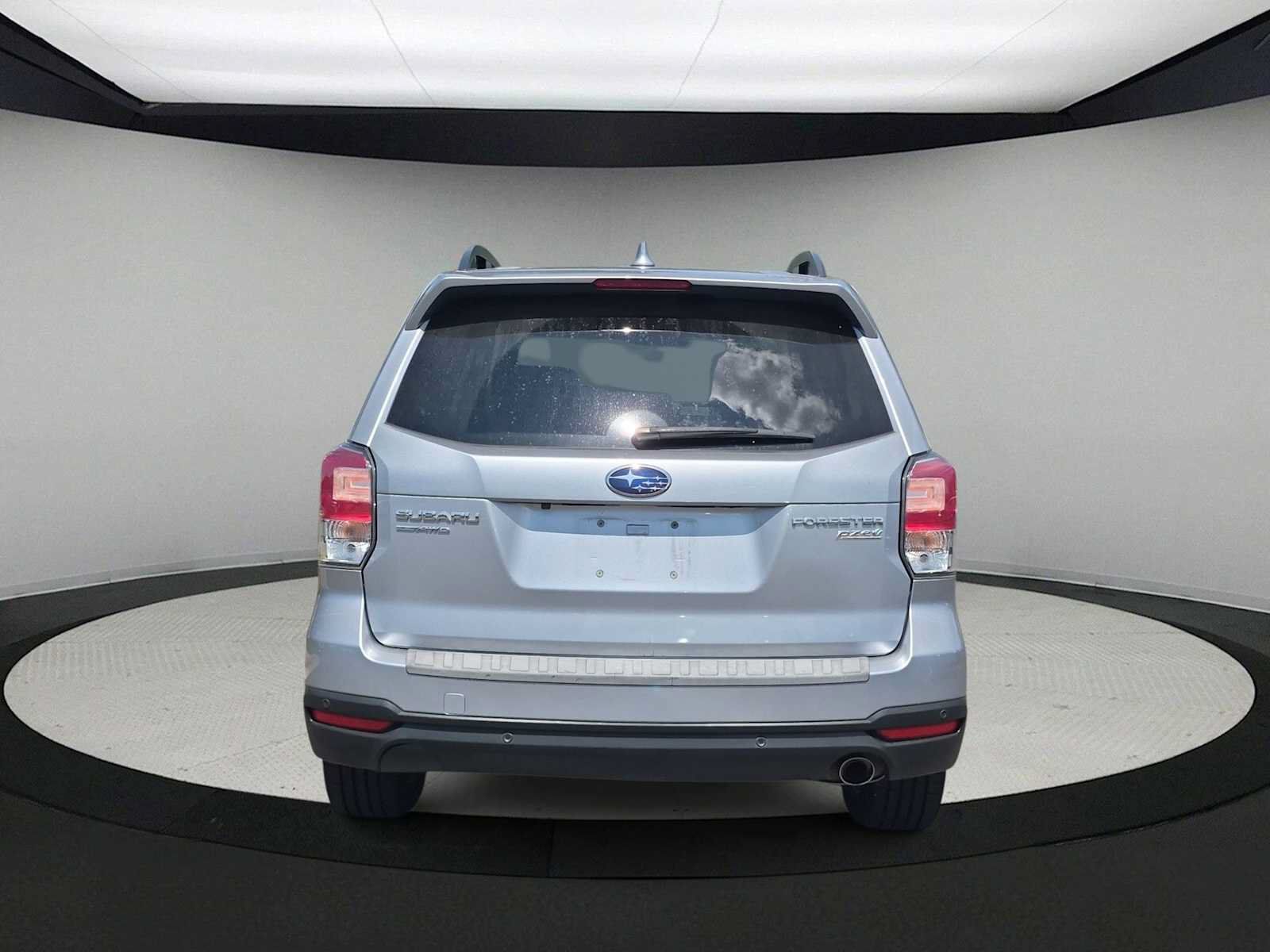 Used 2017 Subaru Forester 2.5i Touring AWD/4WD image 7