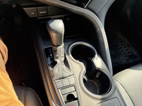 Used 2022 Toyota Camry XSE FWD image 11