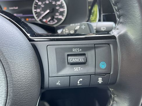 Used 2022 Nissan Pathfinder SV w/ SV Black Package AWD/4WD image 20
