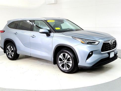 Used 2022 Toyota Highlander XLE image 7
