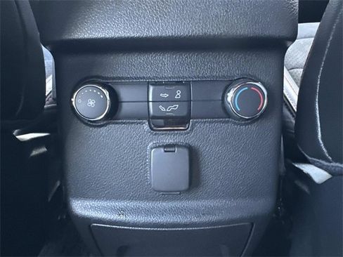 Used 2018 Ford Explorer XLT w/ Equipment Group 202A image 16