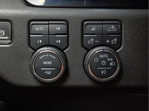 Used 2024 Chevrolet Silverado 1500 LT Trail Boss w/ LT Trail Boss Premium Package AWD/4WD image 17