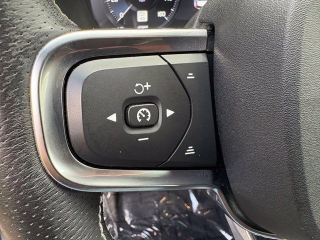 Used 2021 Volvo XC40 T5 R-Design w/ Advanced Package AWD/4WD image 30
