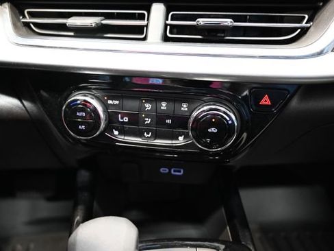 Used 2025 Chevrolet Trax LT w/ Driver Confidence Package image 18