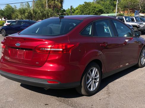 Used 2017 Ford Focus SE image 3