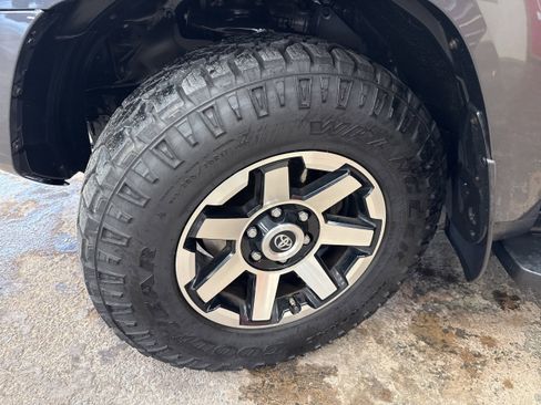 Used 2019 Toyota 4Runner TRD Off-Road image 4