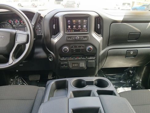 Used 2025 Chevrolet Silverado 2500 Custom w/ Custom Value Package AWD/4WD image 15