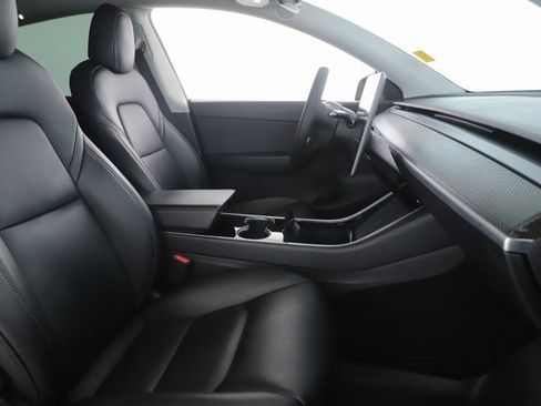 Used 2021 Tesla Model Y Long Range image 27