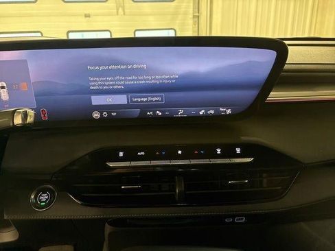 Used 2025 Buick Enclave Sport Touring image 19