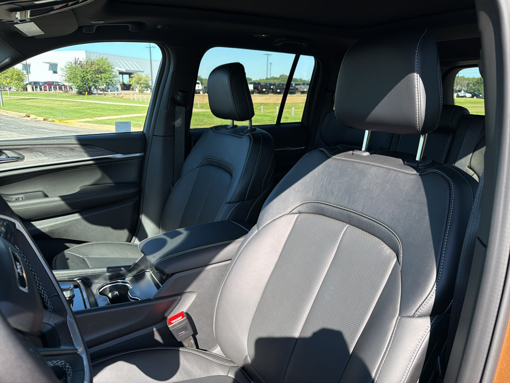 New 2027 Jeep Grand Cherokee Limited AWD/4WD image 16
