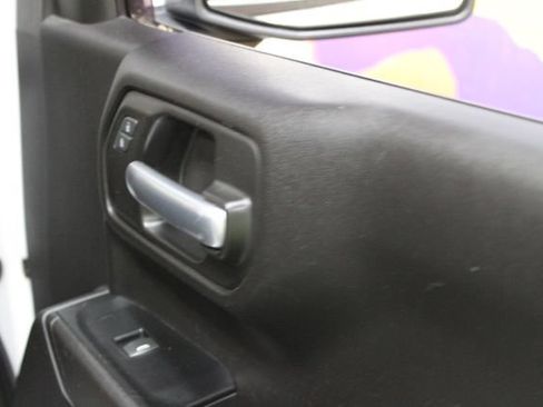 Used 2019 Chevrolet Silverado 1500 Custom w/ Custom Convenience Package AWD/4WD image 11