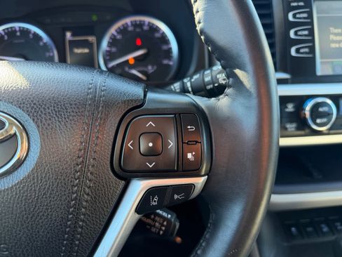 Used 2019 Toyota Highlander XLE image 27