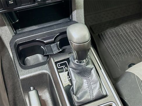 Used 2022 Toyota Tacoma TRD Off-Road image 15