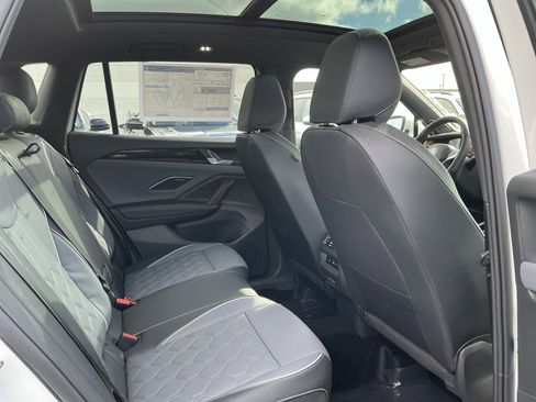 New 2026 Volkswagen Tiguan SEL R-Line image 26