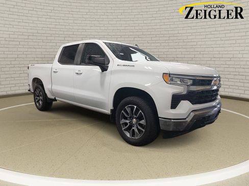Used 2023 Chevrolet Silverado 1500 LT AWD/4WD image 3