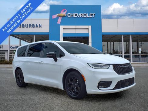 Used 2024 Chrysler Pacifica Limited FWD image 3