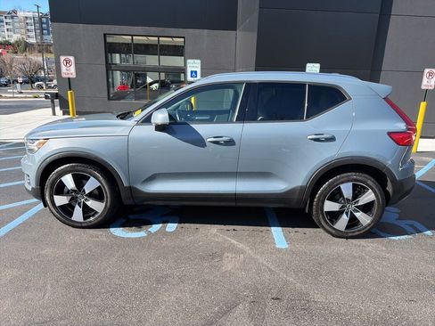 Used 2020 Volvo XC40 T5 Momentum w/ Protection Package Premier image 3