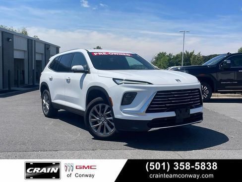 Used 2025 Buick Enclave Preferred FWD image 1