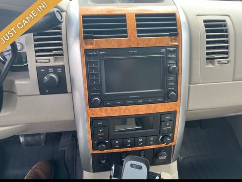 Used 2007 Chrysler Aspen Limited AWD/4WD image 12