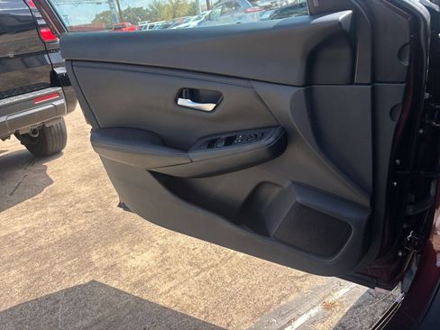 Used 2025 Nissan Sentra SV FWD image 18