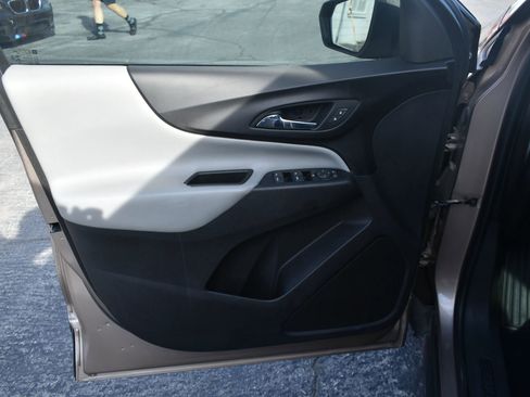 Used 2018 Chevrolet Equinox LS image 6