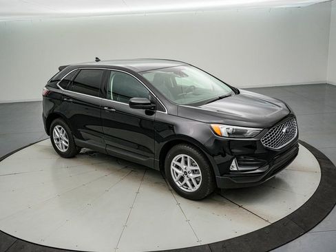 Certified 2024 Ford Edge SEL w/ Convenience Package image 2