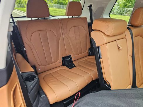 Used 2022 BMW X7 xDrive40i w/ Premium Package AWD/4WD image 13
