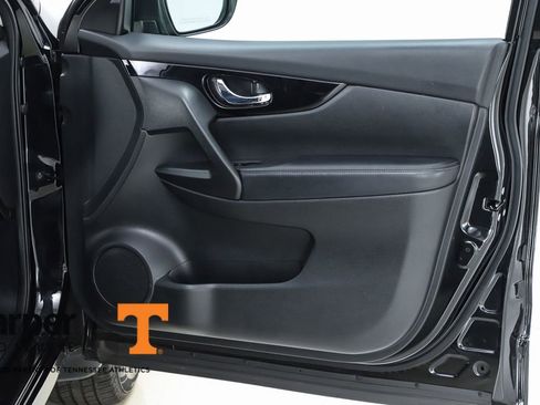 Used 2017 Nissan Rogue Sport SV w/ SV Premium Package image 31