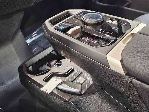 New 2026 BMW iX xDrive45 image 17