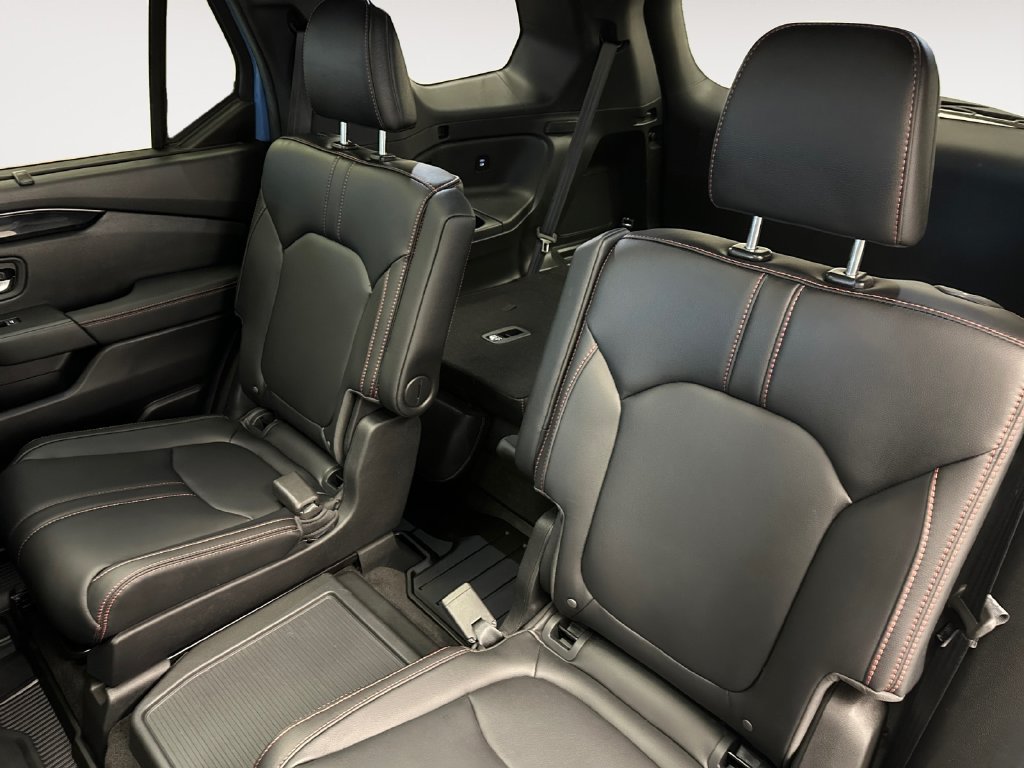 Used 2025 Honda Pilot TrailSport image 13