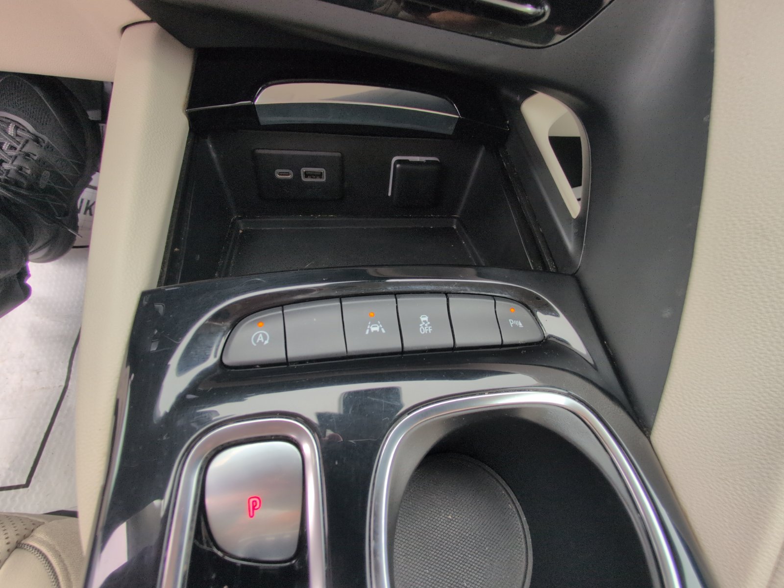 Used 2022 Buick Envision Essence w/ Safety Package FWD image 25