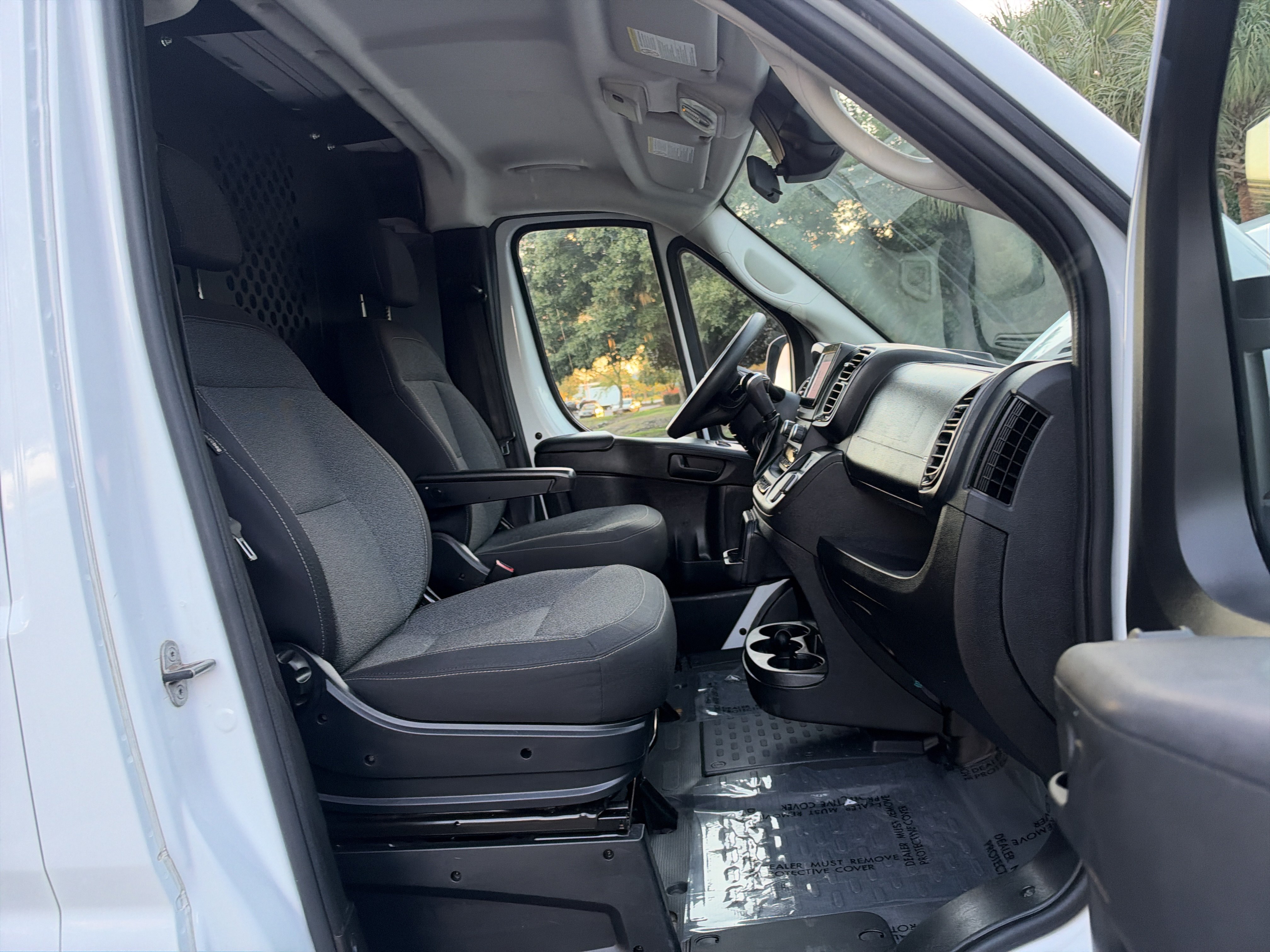 Used 2025 RAM ProMaster 2500 w/ U-Haul Equipment Group FWD image 32