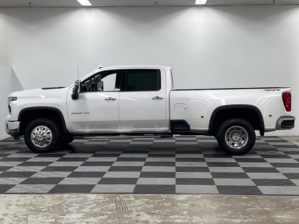 Used 2024 Chevrolet Silverado 3500 LTZ w/ LTZ Convenience Package AWD/4WD image 4